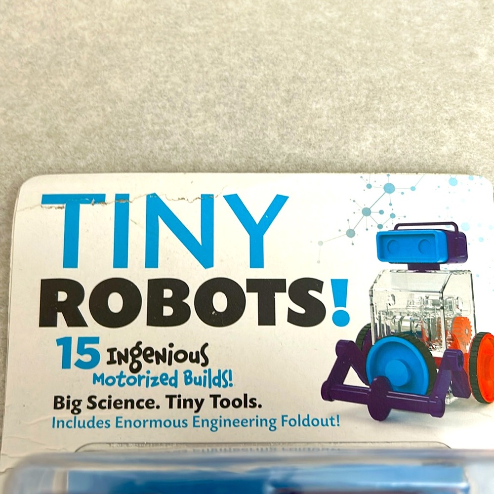 8+ ages. 26 pieces robot